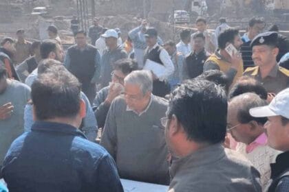 कोरबा रेलवे स्टेशन का निरीक्षण करने पहुंचे डीआरएम, धीमे कामकाज पर अधिकारियों को