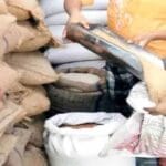 प्रशासन की बड़ी कार्रवाई: गड़बड़ी मिलने पर दो राशन दुकानों का संचालन बंद