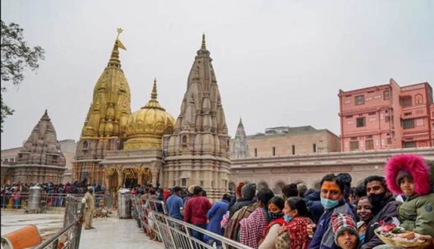 श्रद्धालुओं की भीड़ को देखते हुए काशी विश्वनाथ मंदिर में VIP व प्रोटोकॉल दर्शन ब