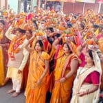 51 कलश सिर पर लेकर चलीं महिलाएं, जमकर थिरकें श्रद्धालु