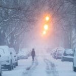 सर्दियों के तूफान से अमेरिका में हवाई यातायात ठप, ग्रेट लेक्स से नॉर्थईस्ट तक अस