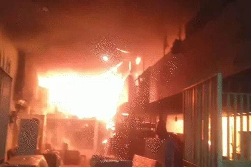 शहर के बीचोंबीच फिर हादसा: भोपाल मार्केट में बारूद फटा, घंटों चला रेस्क्यू