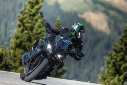 नई Kawasaki Ninja 1100SX भारत में उपलब्ध, 2026 मॉडल की कीमत और खासियतें
