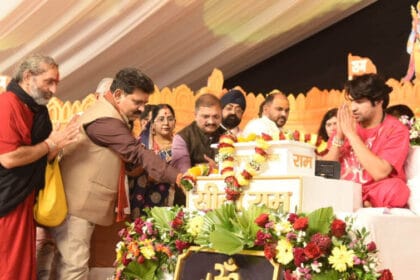 हनुमंत कथा के चौथे दिन उप मुख्यमंत्री विजय शर्मा हुए शामिल, पं. धीरेंद्र शास्त्र