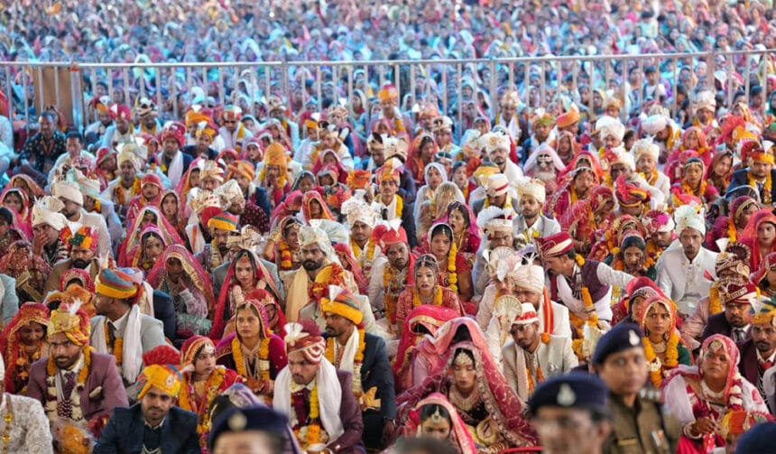 CM मोहन का सामूहिक विवाह पर बयान: 251 नवदंपतियों को आशीर्वाद देते हुए कहा- पारिव