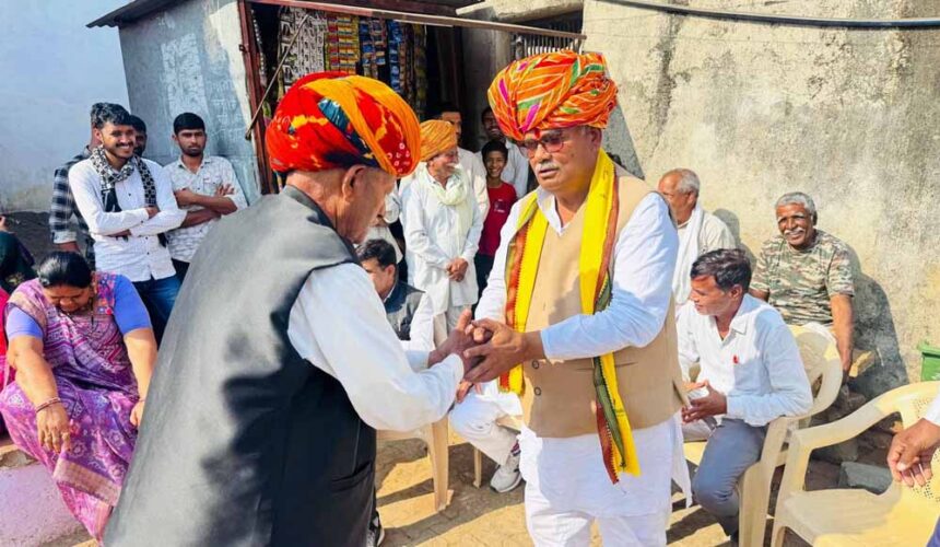 ग्राम पंचायत बना डोबड़ा, विकास रथ पर सवार मंत्री मदन दिलावर का 51 फीट साफा और फू