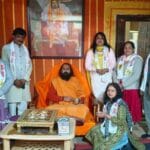 संस्कार और सेवा का संगम: लालघाटी गुरुकुल में बच्चों के श्लोक-पाठ व संध्या आरती न