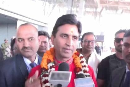 बांग्लादेश में अशांति और हिंदुओं पर अत्याचार पर कवि कुमार विश्वास ने जताई गहरी च