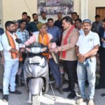 रायपुर में दिव्यांग नेमी सिंह को उपमुख्यमंत्री शर्मा ने भेंट की पेट्रोल स्कूटी