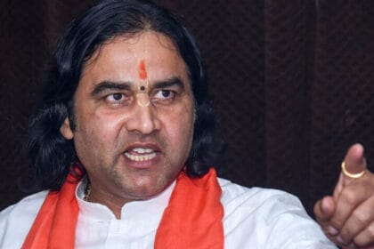 ‘हिंदुओं की भावनाओं से बार-बार मत खेलो’ — कथावाचक देवकीनंदन ठाकुर का KKR और IPL