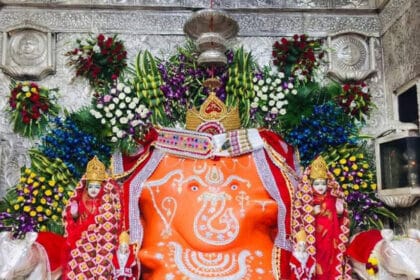 नववर्ष 2026 के स्वागत में इंदौर के मंदिरों में धार्मिक धूम, खजराना गणेश मंदिर मे