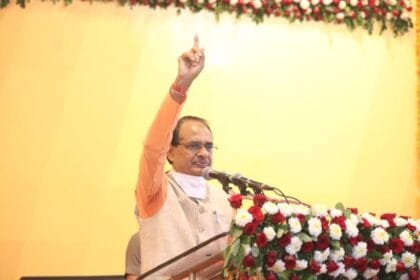 शिवराज सिंह चौहान ने एमपी में 2 ट्रेनों के स्टॉपेज बढ़ाने की घोषणा, जनता से किया