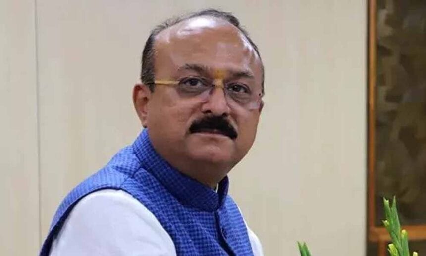 फर्जी प्रचार पर शिक्षा मंत्री का हमला, बोले– ‘शिक्षकों से कुत्तों की गिनती’ का क