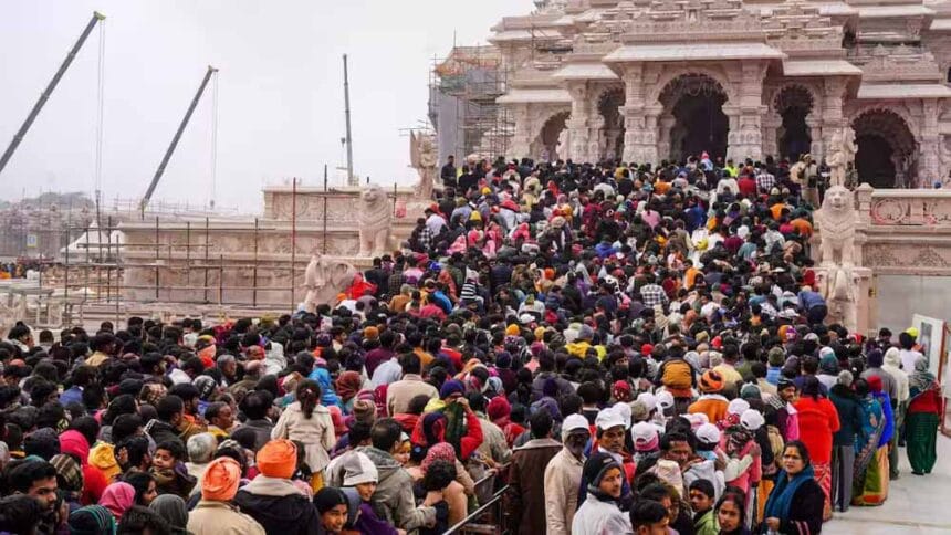 धर्म-आस्था का वैश्विक इतिहास: 2025 में अयोध्या और काशी में रिकॉर्डतोड़ भीड़, उत् 1 धर्म-आस्था का वैश्विक इतिहास: 2025 में अयोध्या और काशी में रिकॉर्डतोड़ भीड़, उत्