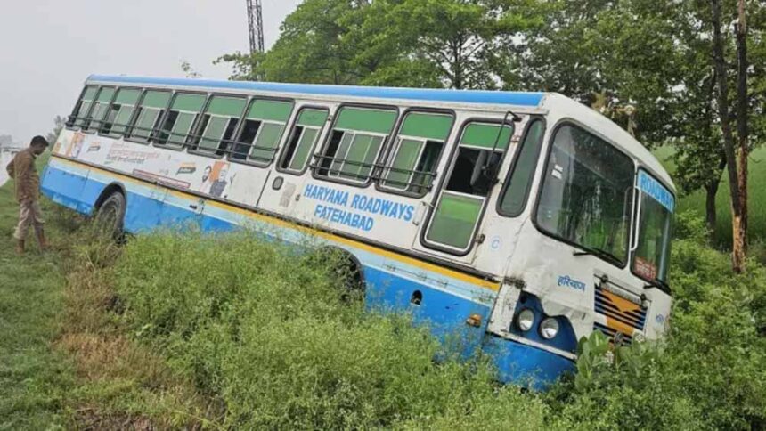 चलती हरियाणा रोडवेज बस में जोरदार धमाका, टायर फटते ही मचा हड़कंप