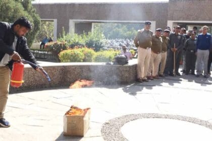 विद्युत कंपनियों के मुख्यालय शक्त‍िभवन में हुआ अग्न‍िशमन प्रशिक्षण और मॉकड्रि‍ल