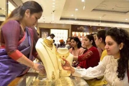 इंदौर सराफा मार्केट: सोना बना निवेशकों की पहली पसंद, चांदी के भाव भी उड़े
