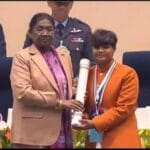 संघर्ष से सम्मान तक: दिव्यांगता को मात देने वाली JCB चालक की बेटी को ‘वीर बाल दि