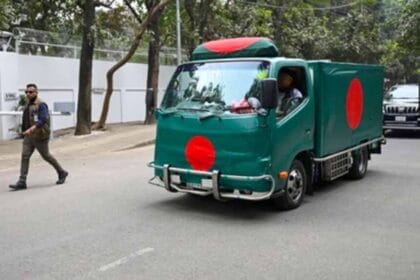 बांग्लादेश की पूर्व पीएम खालिदा जिया का इंतकाल, पति के साथ हुआ दफन