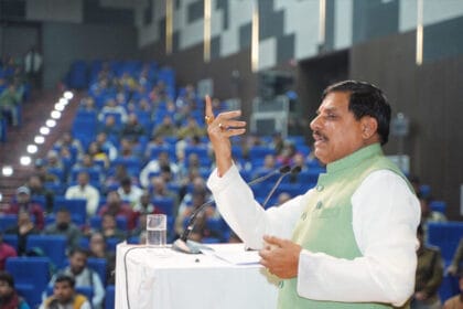 एमपी में 21 साल बाद सरकारी बसें, 15 लाख कर्मचारियों को आयुष्मान का तोहफा, पेंशन