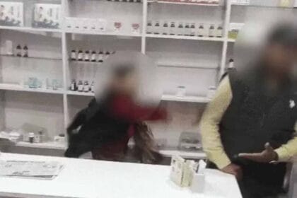 फतेहाबाद में महिला का गुस्सा फूटा, मेडिकल स्टोर संचालक पर बेटी से गलत हरकत का आर