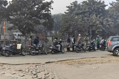 अव्यवस्था का आलम: लुधियाना ड्राइविंग टेस्ट सेंटर पर उमड़ी भीड़, जनता हलकान