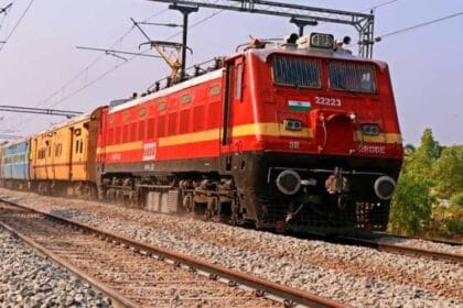 रेल सफर हुआ महंगा: आज से लागू नई दरें, लंबी दूरी की यात्रा पर असर