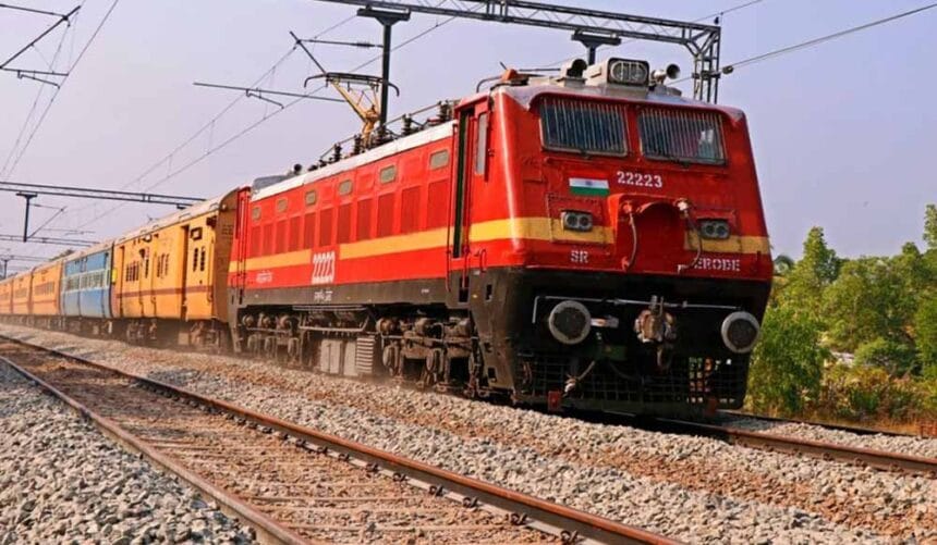 रेल सफर हुआ महंगा: आज से लागू नई दरें, लंबी दूरी की यात्रा पर असर