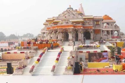 राम मंदिर में प्रतिष्ठा द्वादशी महोत्सव में रक्षा मंत्री राजनाथ सिंह और मुख्यमंत
