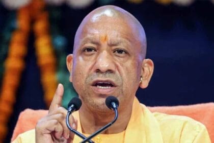 सरकारी कार्यालयों, सामुदायिक सभागारों, ग्राम पंचायत भवनों और ग्राम सभा स्थलों पर