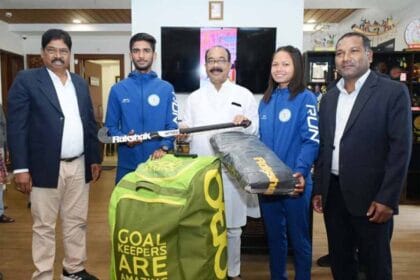 चयनित खिलाड़ियों को दिए हॉकी किट  उप मुख्यमंत्री साव ने नेशनल सेंटर ऑफ एक्सीलेंस