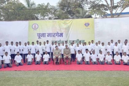 नक्सलवाद पर करारा प्रहार: छत्तीसगढ़ में 52 इनामी नक्सलियों ने छोड़ा हथियार