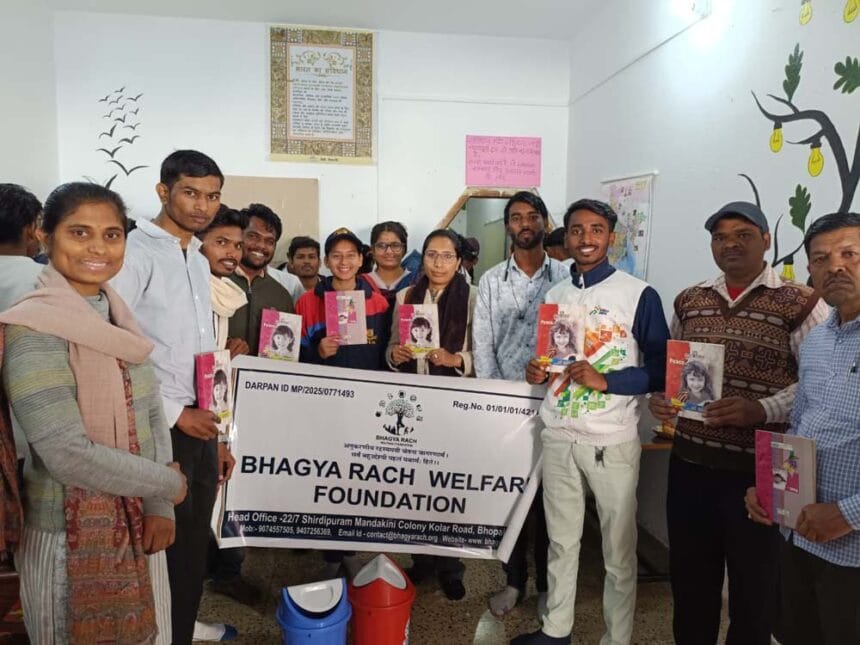 टिमरनी में बच्चों द्वारा खोली गई पुस्तकालय, डॉ. श्रीकांत गंगवार ने किया उद्घाटन