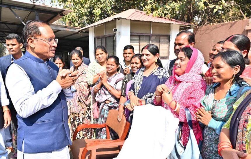 मुख्यमंत्री विष्णु देव साय ने बस्तर संभाग के पंचायत प्रतिनिधियों को महाराष्ट्र अ