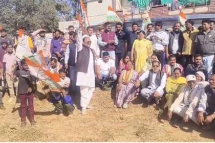 हर्री स्टेशन पर कांग्रेस का रेल रोको प्रदर्शन, कोरोना काल के बाद बंद ट्रेनों के