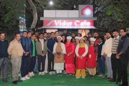 बिजनौर की रितु बनी उद्यमी, कैफे से रोजाना सात हजार रुपये की कमाई