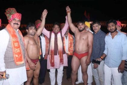 खेल हो या राजनीति सभी को हमेशा हार को जीत में बदलने के लिये एक आखरी दाव बचा कर र