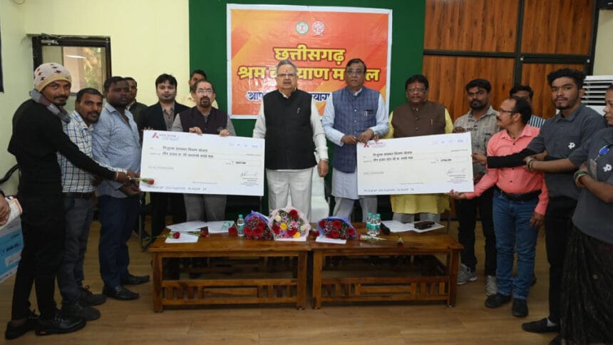 छत्तीसगढ़ में श्रमिकों के लिए डॉ. रमन सिंह की बड़ी योजना, 6,000 से अधिक परिवारों