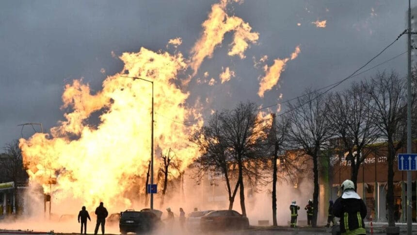 पुतिन की मिसाइल से यूक्रेन में हड़कंप, 4000 डिग्री सेल्सियस के हमले में 4 की मौत