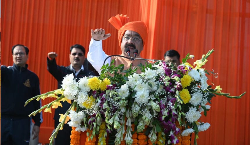 उप मुख्यमंत्री अरुण साव को गोल्डन बुक ऑफ वर्ल्ड रिकॉर्ड की टीम ने सर्टिफिकेट देक