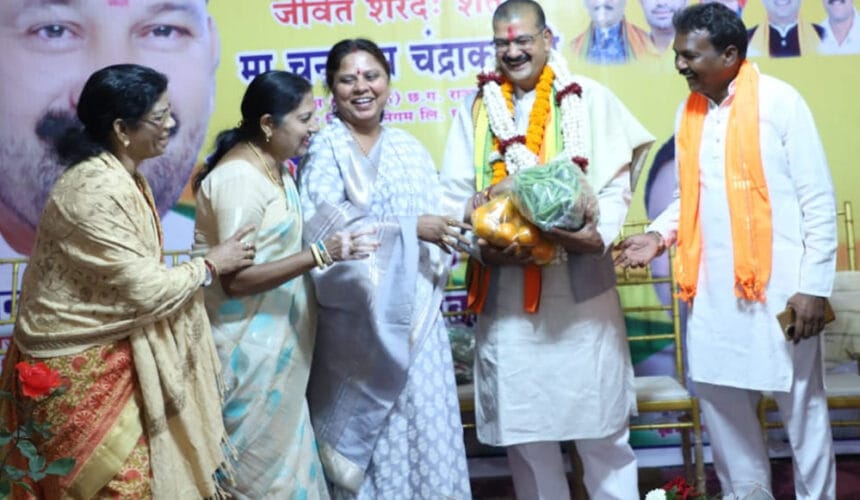 चंद्रहास चंद्राकर के जन्मदिन पर बधाई देने उमड़े पदाधिकारी और कार्यकर्ता, अशोक वा
