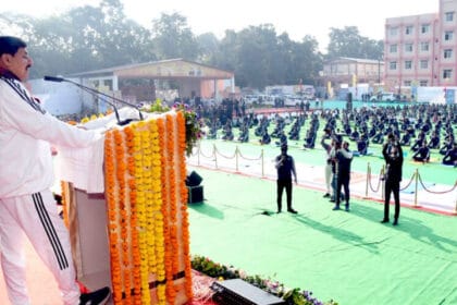 स्वामी विवेकानंद जयंती पर भोपाल में आयोजित सामूहिक सूर्य नमस्कार कार्यक्रम में स