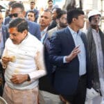 डॉ. यादव ने निर्माणाधीन गीता भवन का अवलोकन किया, स्थानीय लोगों के साथ चाय की चुस