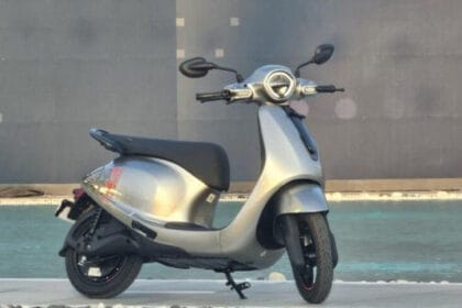 Bajaj Chetak C25 इलेक्ट्रिक स्कूटर भारत में लॉन्च, कीमत और रेंज की पूरी जानकारी