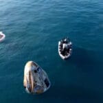 चार अंतरिक्षयात्री, जिसमें एक बीमार एस्ट्रोनॉट भी शामिल, ड्रैगन कैप्सूल से धरती