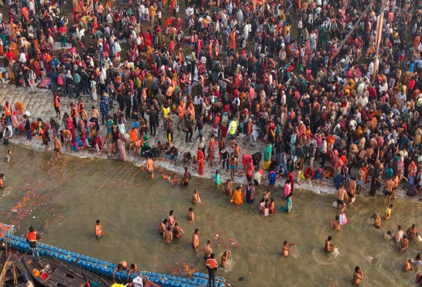 साफ मौसम से त्रिवेणी में दो दिनों में स्नान करने वालों की संख्या 2 करोड़ के पास