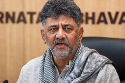 कर्नाटक में राजनीति के जाल में उलझे डीके शिवकुमार, दावोस दौरा रद्द