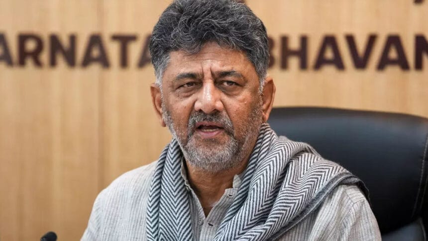 कर्नाटक में राजनीति के जाल में उलझे डीके शिवकुमार, दावोस दौरा रद्द