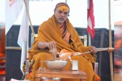 शंकराचार्य स्वामी अविमुक्तेश्वरानंद का अनशन जारी, गंगा स्नान को लेकर नहीं माने