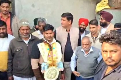 गरीबी से करोड़पति बना ट्रैक्टर चालक, ₹10 करोड़ की लॉटरी से परिवार में जश्न